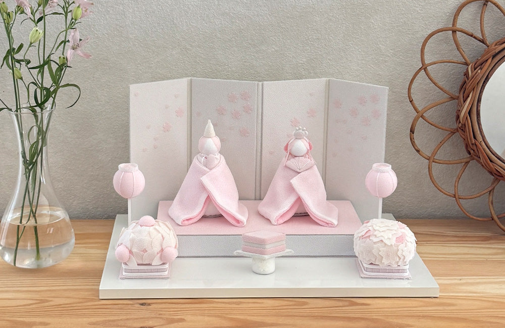 玄関に映える“ひな祭り飾り”｜来客時に好印象なミニディスプレイ術