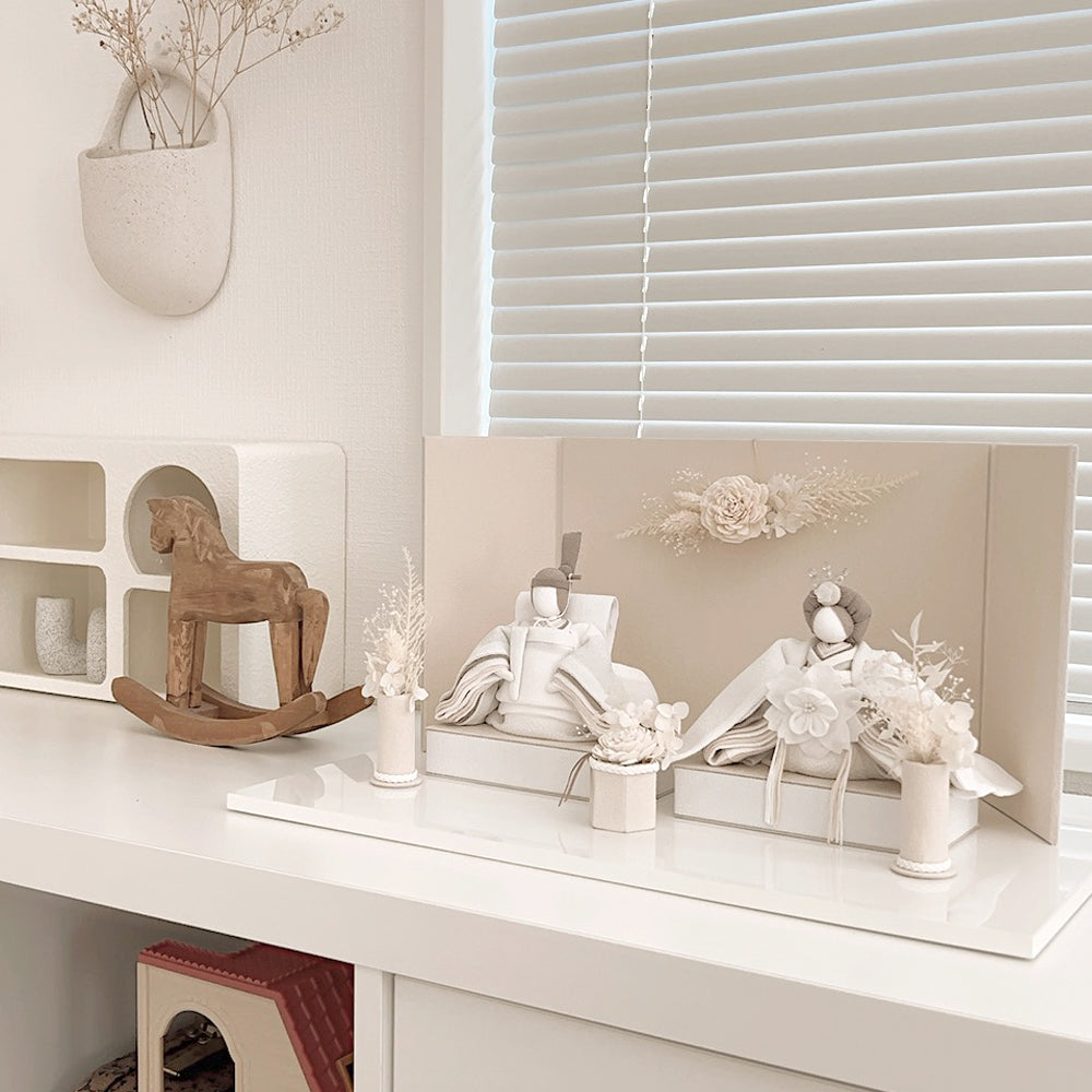 モダンでコンパクトな雛人形｜リビングに映える最新デザイン｜出産祝い