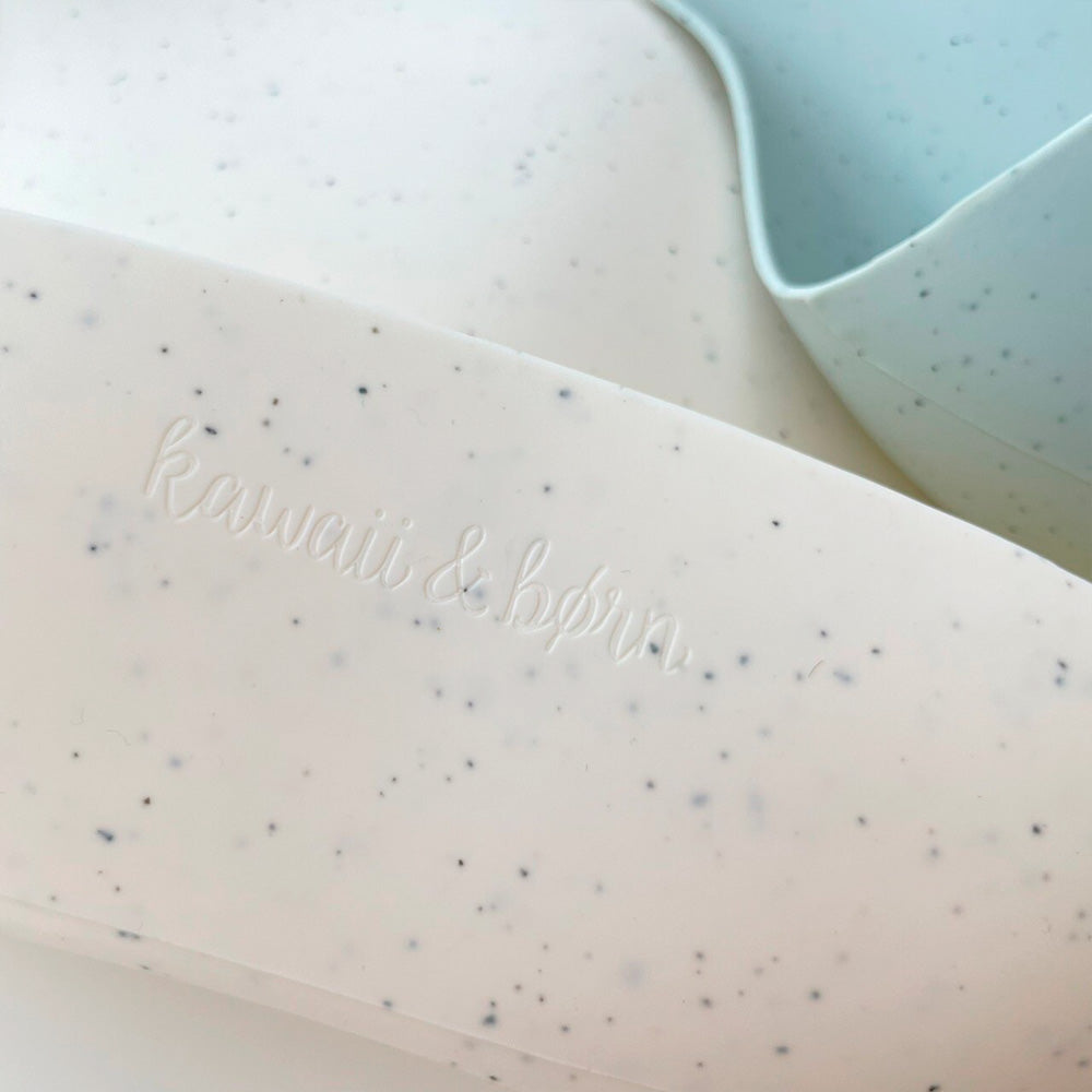 kawaii&born|ギフトにもおすすめ・お食事3点セット(吸盤付きプレート・ビブ・スプーン&フォーク)