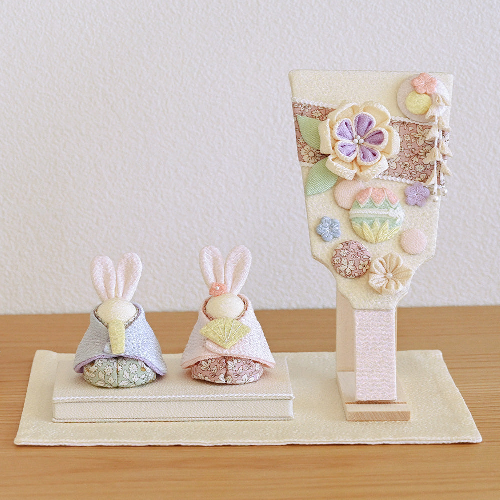 うさぎ雛と羽子板飾り TOKOTOKO（トコトコ）｜出産祝い・ベビー用品