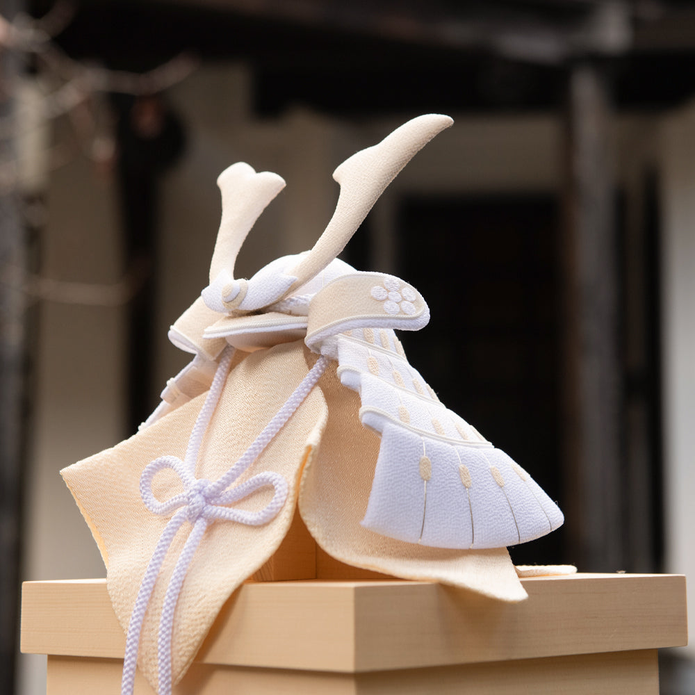 五月人形・兜飾り HAKI(ハキ) 白粋 兜