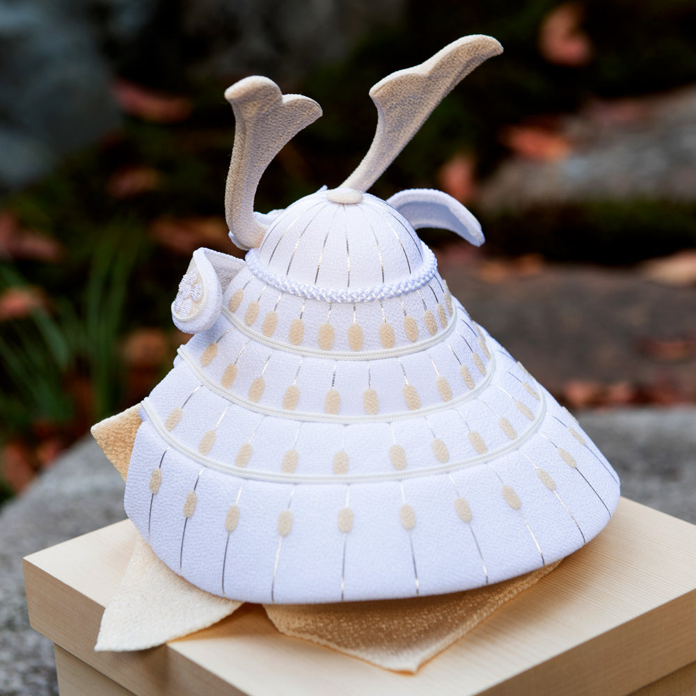 五月人形・兜飾り HAKI(ハキ) 白粋 兜