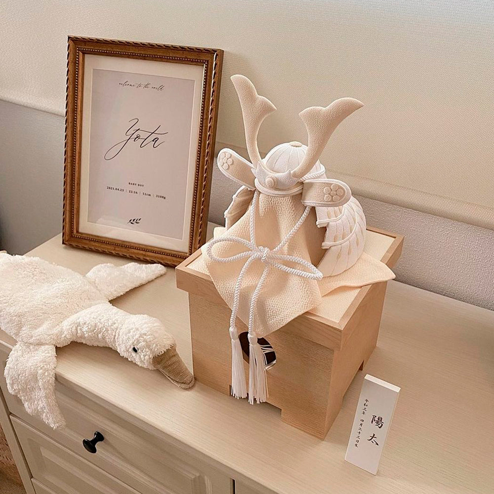 五月人形・兜飾り HAKI(ハキ) 白粋 兜