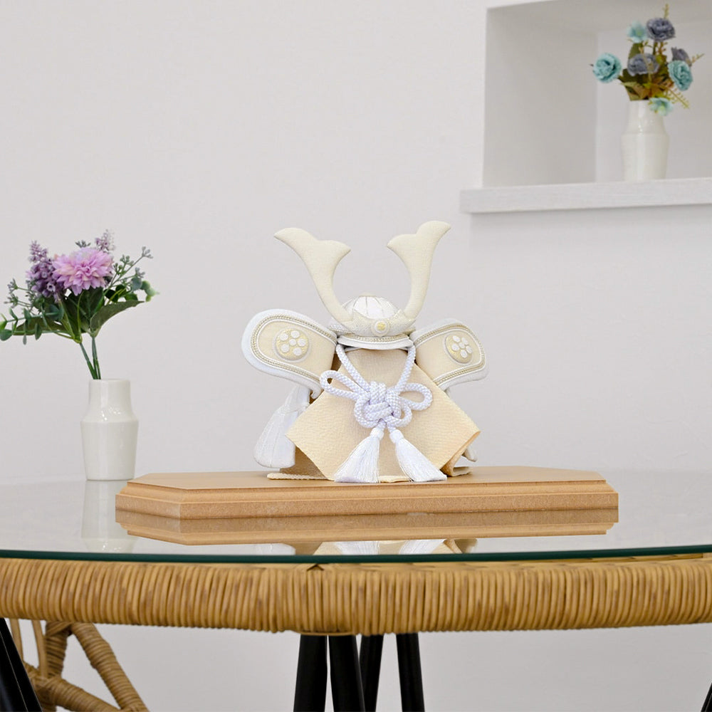 五月人形・兜飾り 翠(sui)HAKI 白粋