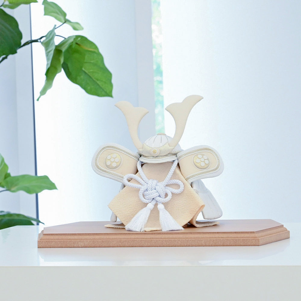 五月人形・兜飾り 翠(sui)HAKI 白粋