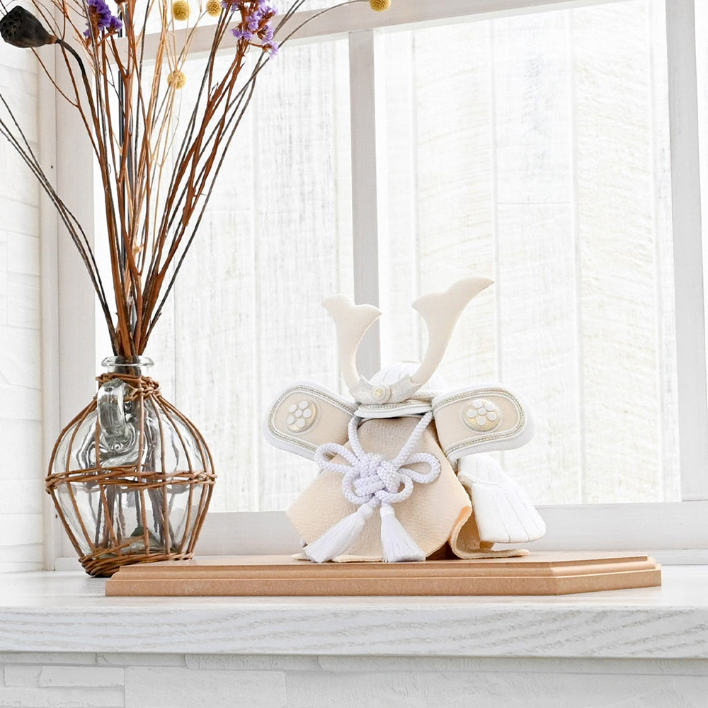 五月人形・兜飾り 翠(sui)HAKI 白粋