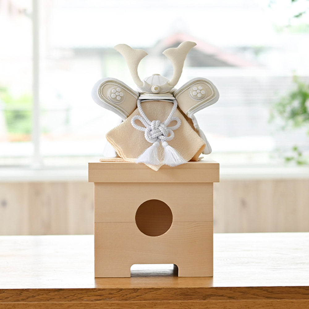 五月人形・兜飾り 翠(sui)HAKI 白粋