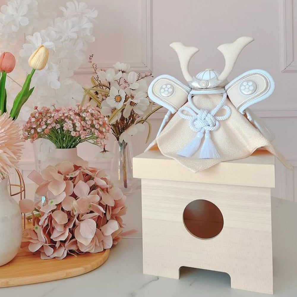 五月人形・兜飾り 翠(sui)HAKI 白粋