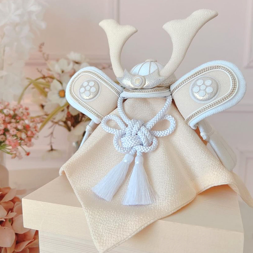 五月人形・兜飾り 翠(sui)HAKI 白粋