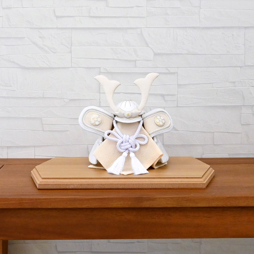 五月人形・兜飾り 翠(sui)HAKI 白粋