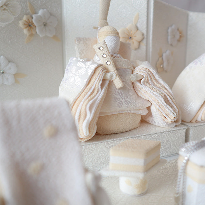 雛人形 HAKI(ハキ) 麗華(れいか)プレミアム 金襴西陣織 雛揃 白粋