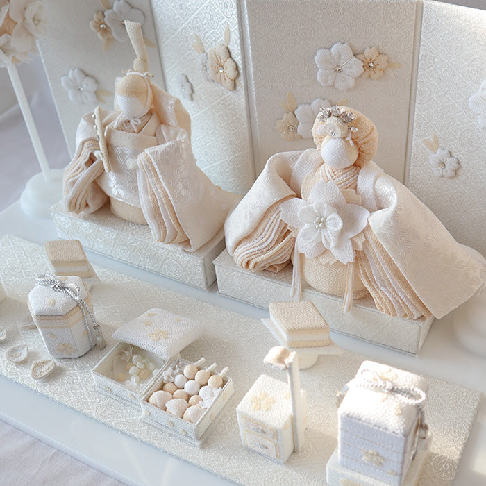 雛人形 HAKI(ハキ) 麗華(れいか)プレミアム 金襴西陣織 雛揃 白粋