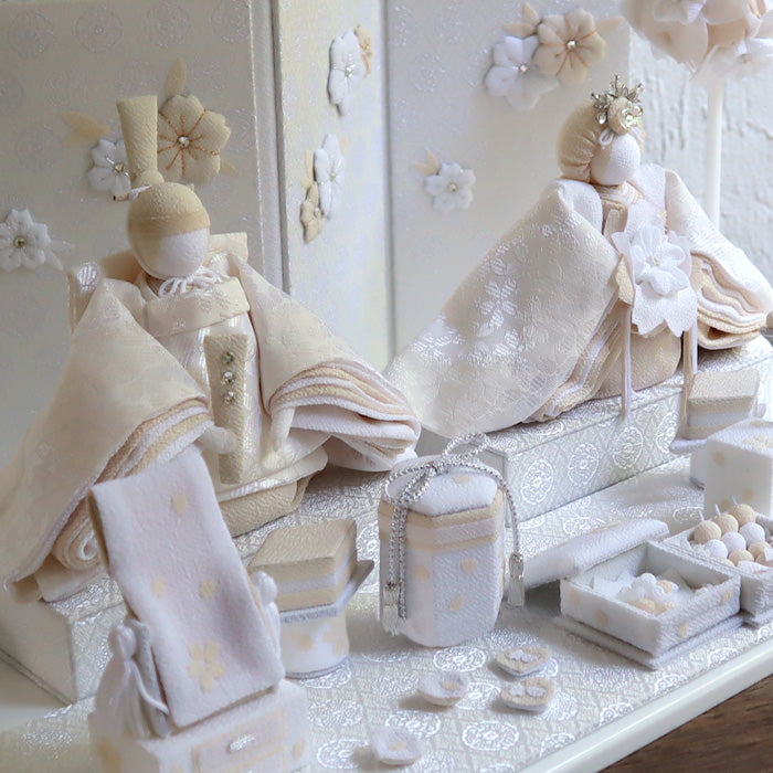 雛人形 HAKI(ハキ) 麗華(れいか)プレミアム 金襴西陣織 雛揃 白粋