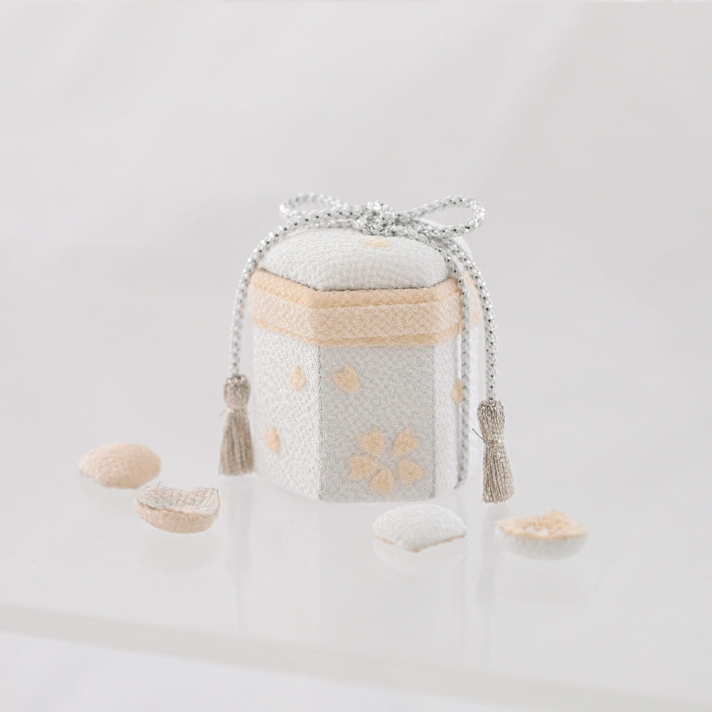 雛人形 HAKI(ハキ) 麗華(れいか) 雛揃 白粋