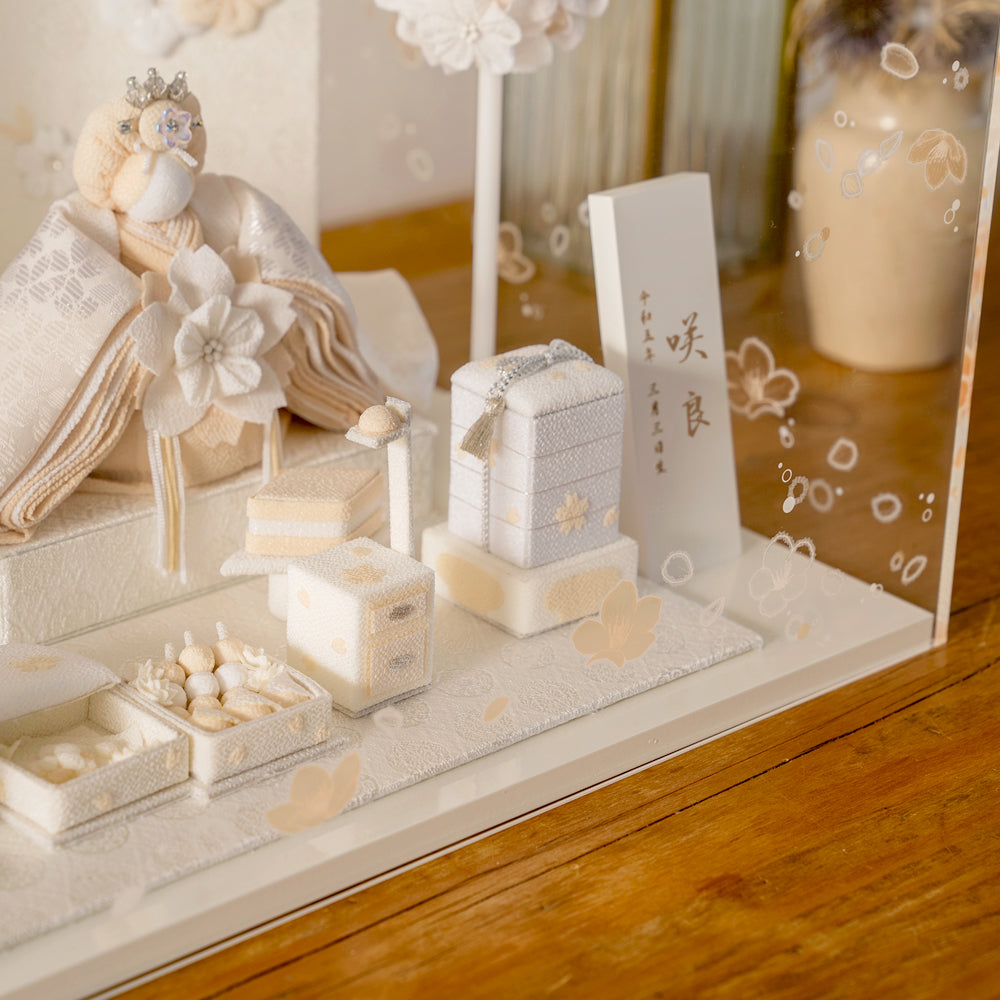 雛人形 HAKI(ハキ) 麗華(れいか)プレミアム 金襴西陣織 雛揃 白粋