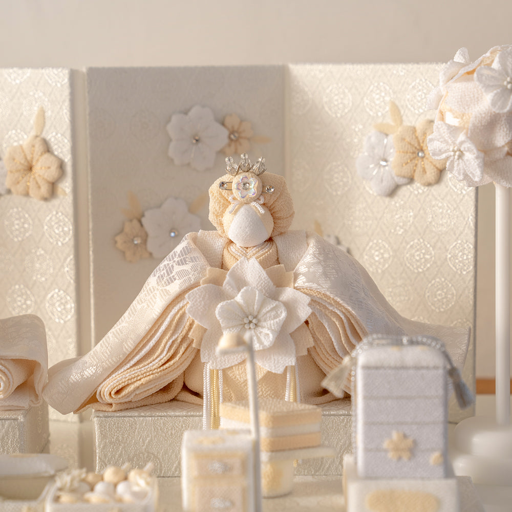 雛人形 HAKI(ハキ) 麗華(れいか)プレミアム 金襴西陣織 雛揃 白粋