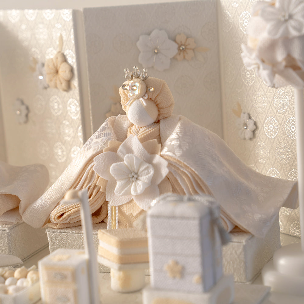 雛人形 HAKI(ハキ) 麗華(れいか)プレミアム 金襴西陣織 雛揃 白粋