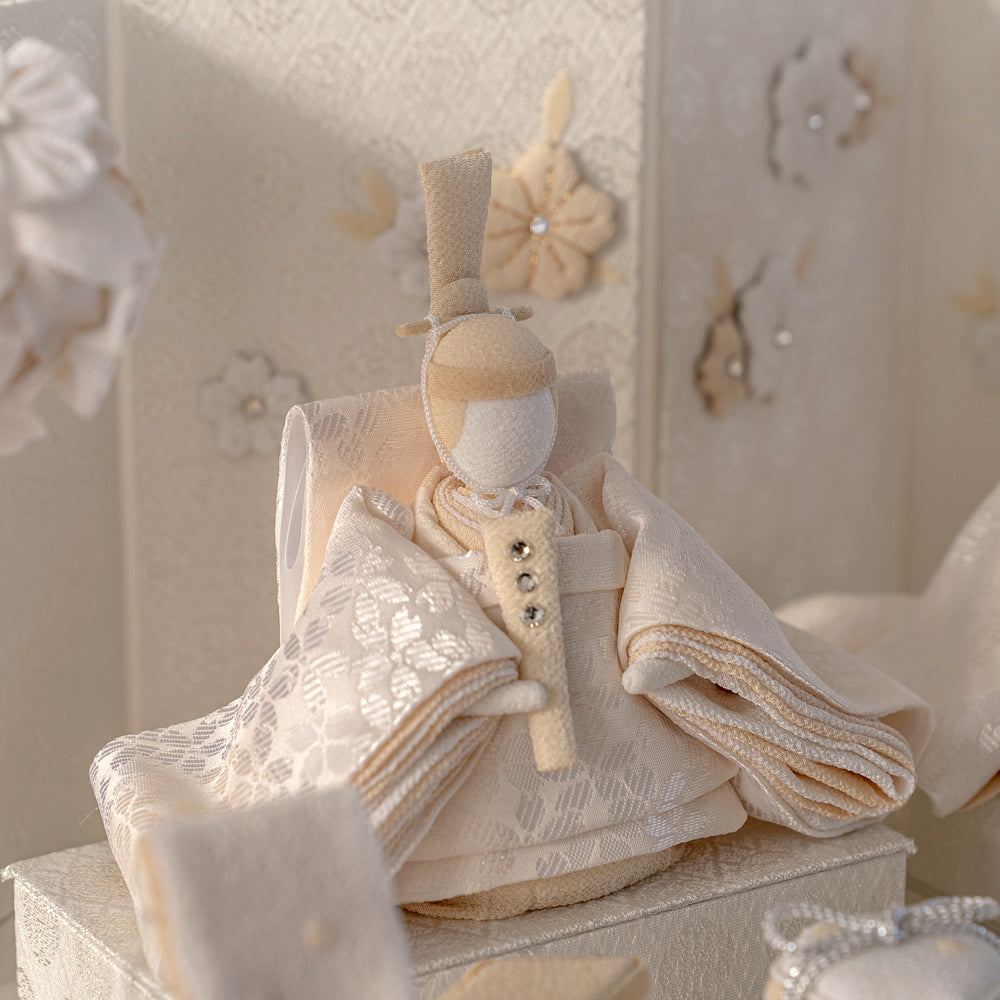 雛人形 HAKI(ハキ) 麗華(れいか)プレミアム 金襴西陣織 雛揃 白粋