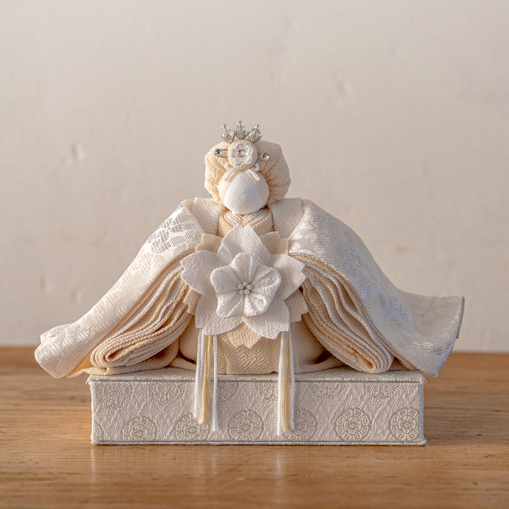 雛人形 HAKI(ハキ) 麗華(れいか)プレミアム 金襴西陣織 雛揃 白粋