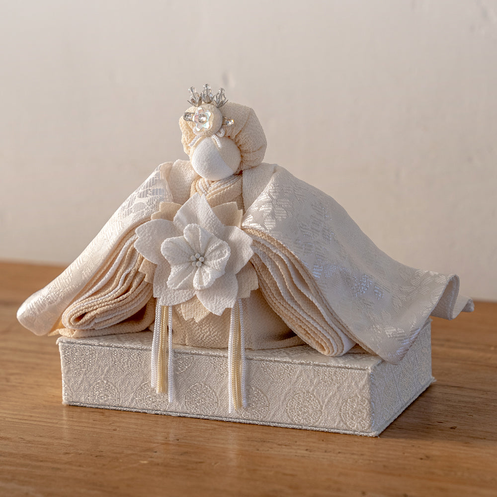 雛人形 HAKI(ハキ) 麗華(れいか)プレミアム 金襴西陣織 雛揃 白粋