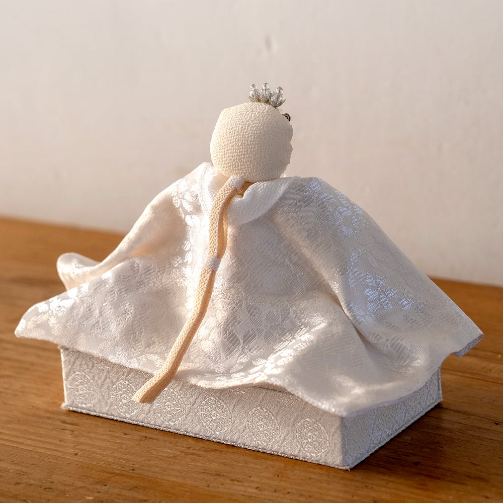 雛人形 HAKI(ハキ) 麗華(れいか)プレミアム 金襴西陣織 雛揃 白粋