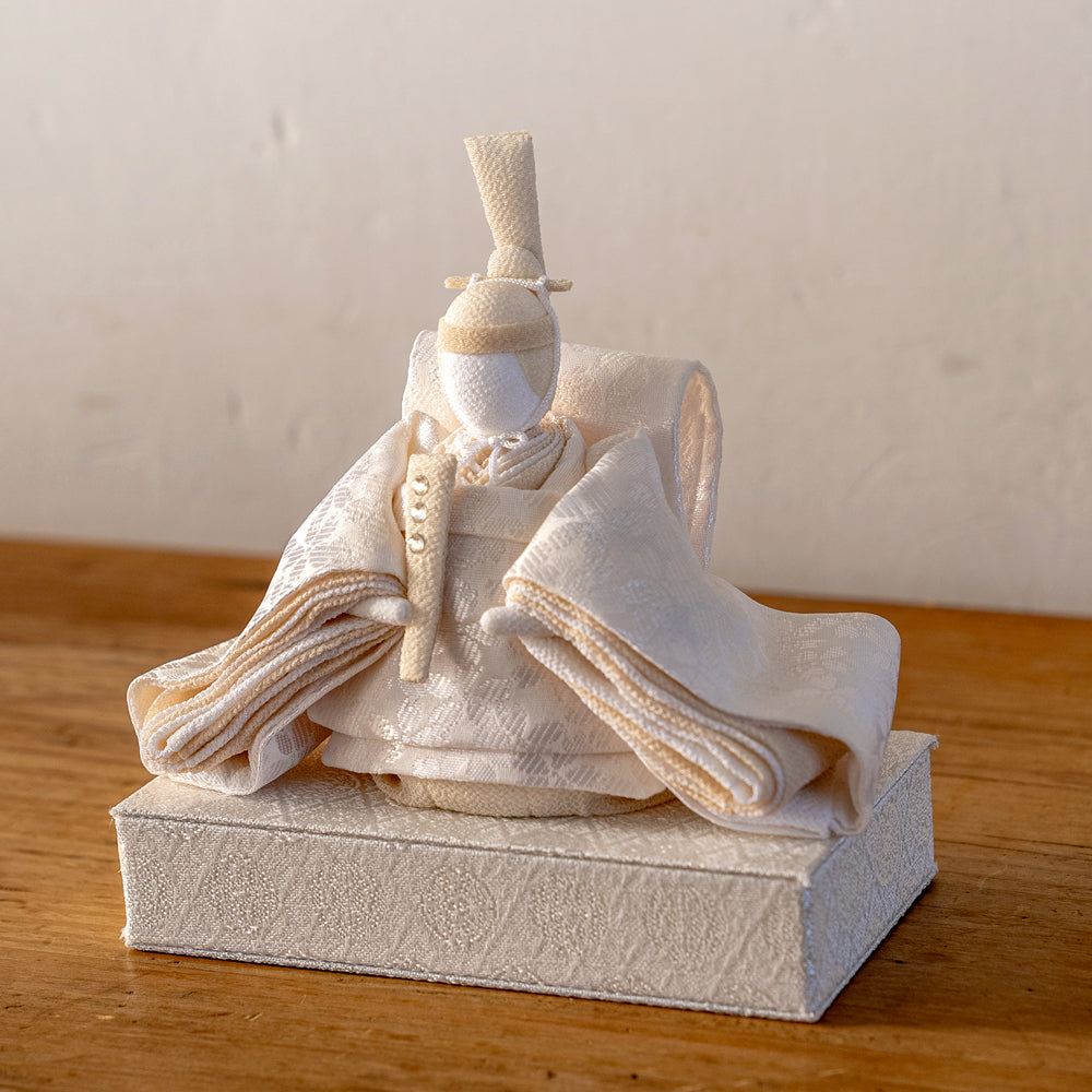 雛人形 HAKI(ハキ) 麗華(れいか)プレミアム 金襴西陣織 雛揃 白粋