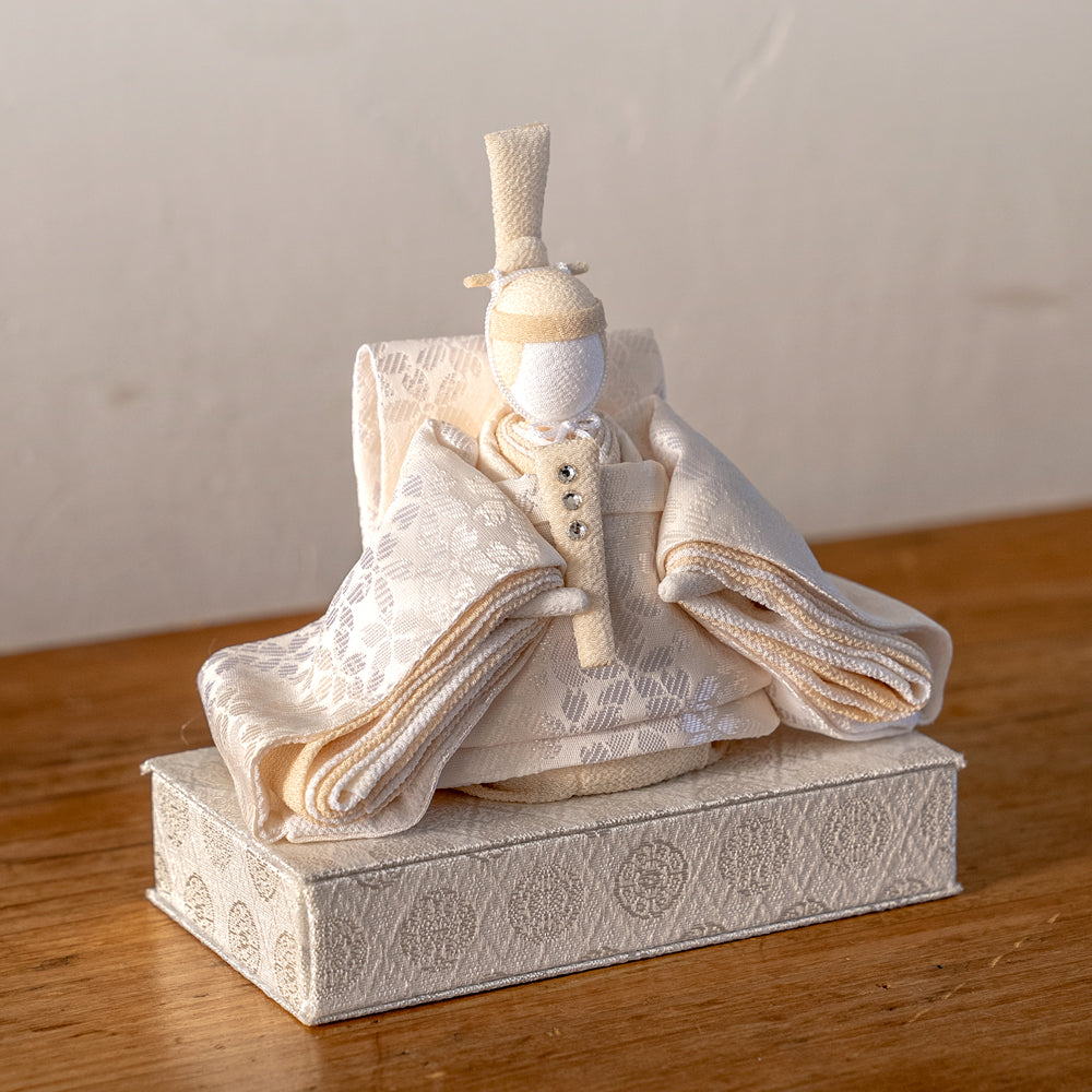 雛人形 HAKI(ハキ) 麗華(れいか)プレミアム 金襴西陣織 雛揃 白粋