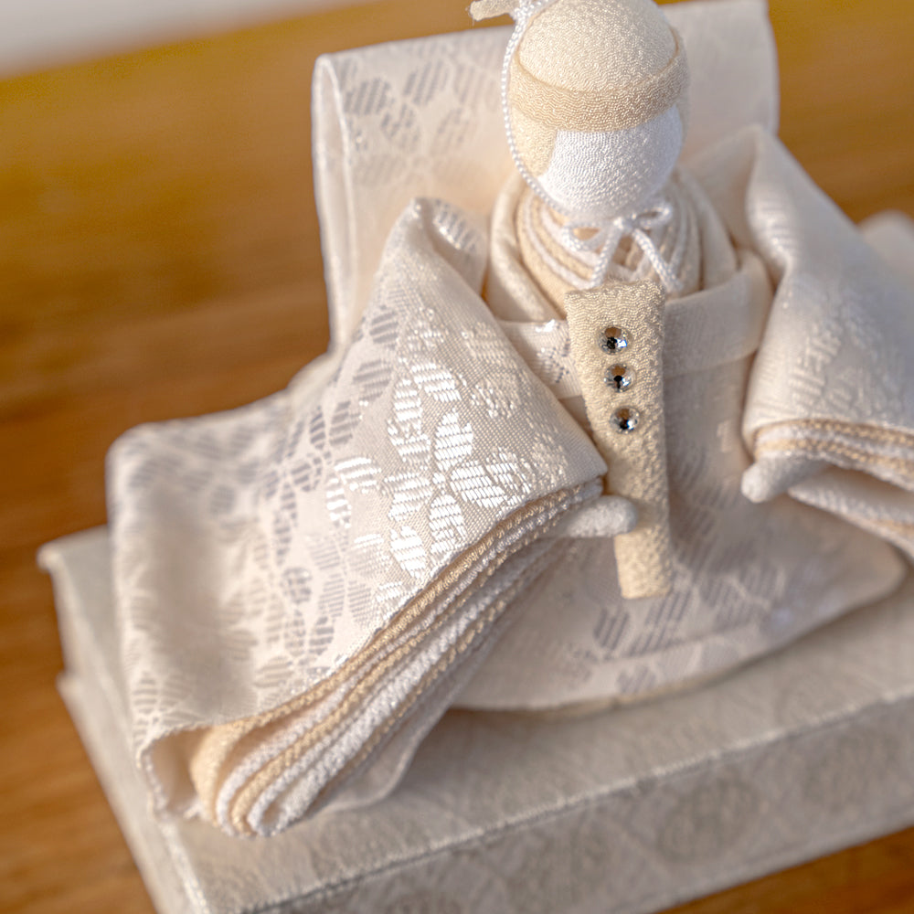 雛人形 HAKI(ハキ) 麗華(れいか)プレミアム 金襴西陣織 雛揃 白粋