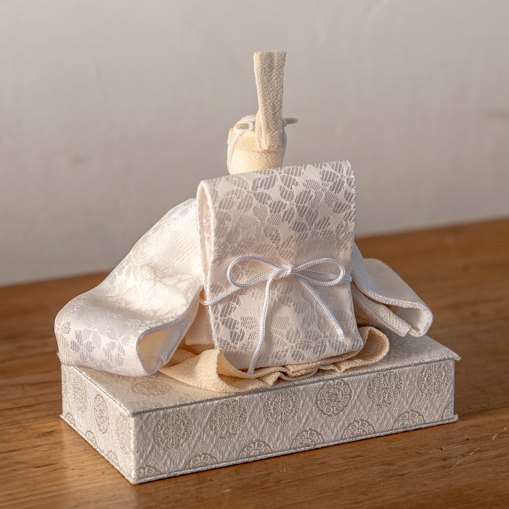 雛人形 HAKI(ハキ) 麗華(れいか)プレミアム 金襴西陣織 雛揃 白粋