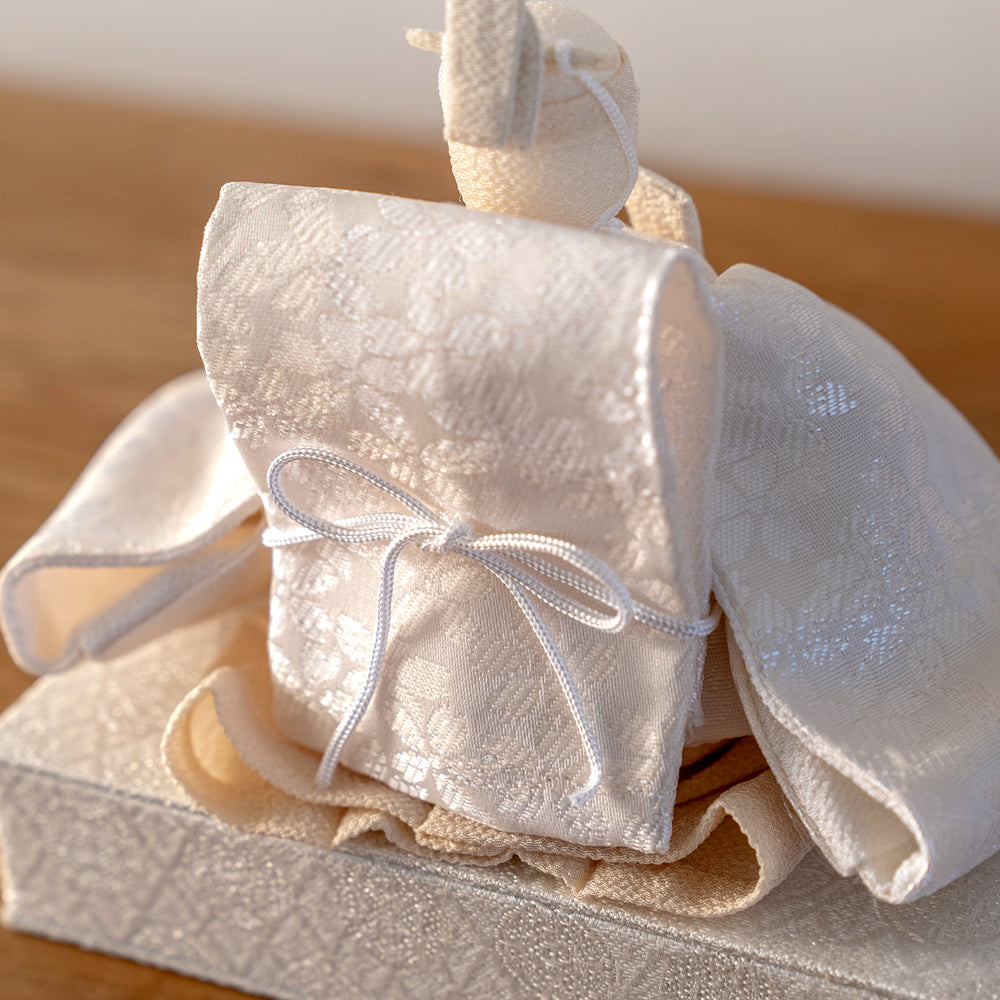 雛人形 HAKI(ハキ) 麗華(れいか)プレミアム 金襴西陣織 雛揃 白粋