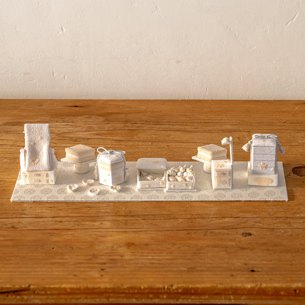 雛人形 HAKI(ハキ) 麗華(れいか)プレミアム 金襴西陣織 雛揃 白粋