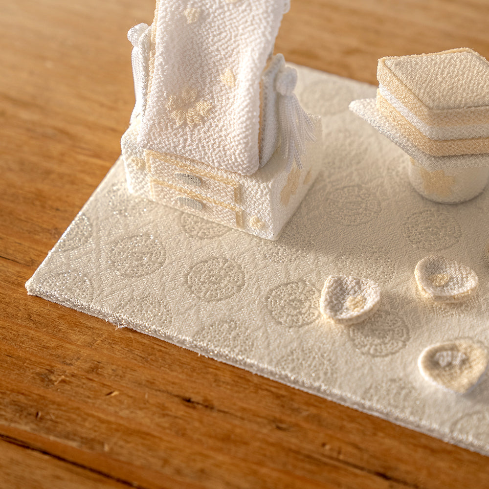 雛人形 HAKI(ハキ) 麗華(れいか)プレミアム 金襴西陣織 雛揃 白粋