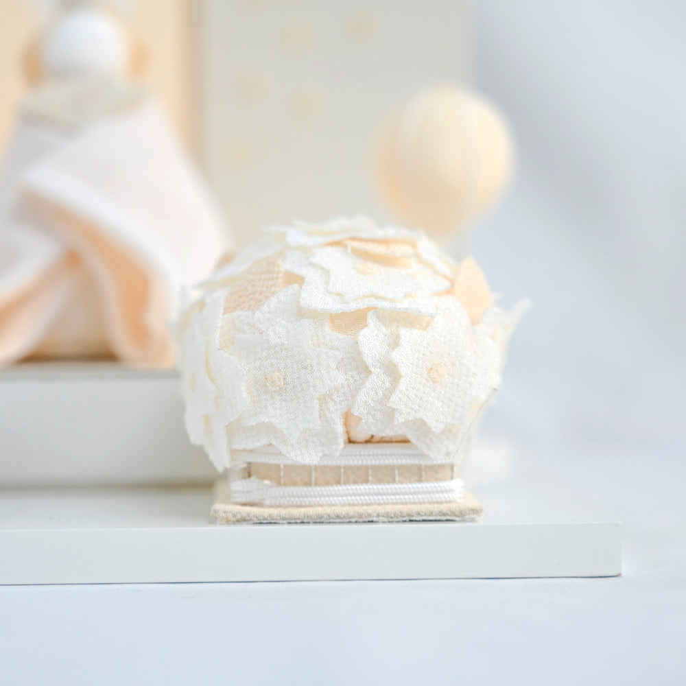 雛人形 HAKI(ハキ) 桜舞うお雛様 白粋