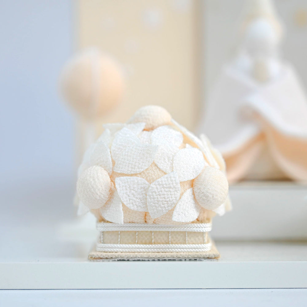 雛人形 HAKI(ハキ) 桜舞うお雛様 白粋