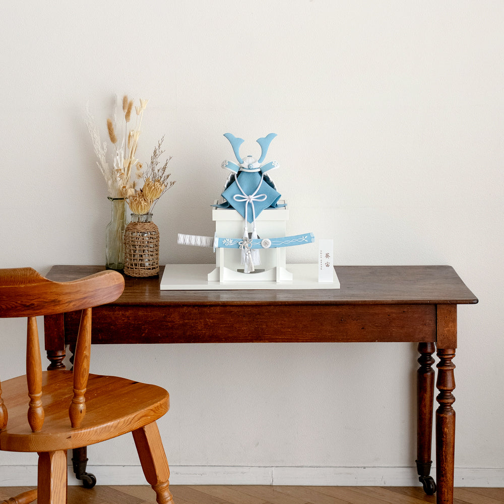 五月人形・兜飾り HAKI(ハキ) 葵宙 (あおい) 白粋