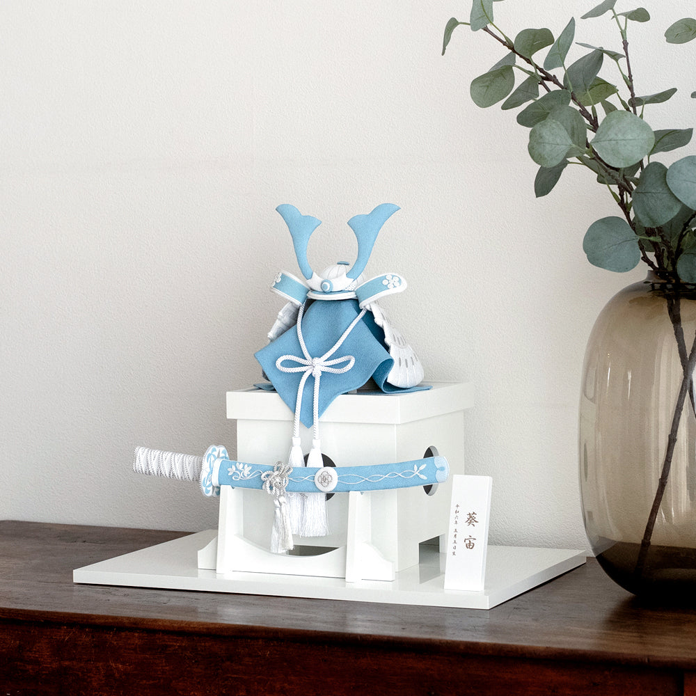 五月人形・兜飾り HAKI(ハキ) 葵宙 (あおい) 白粋