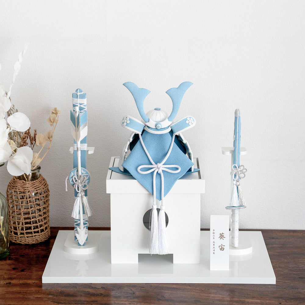 五月人形・兜飾り HAKI(ハキ) 葵宙 (あおい) 白粋