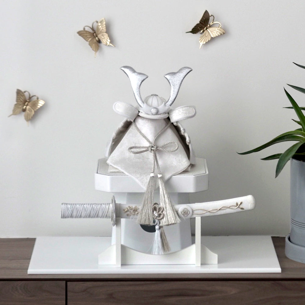 五月人形・兜飾り HAKI(ハキ) 白耀 -shiro- 特注金襴西陣織 cuna select限定 白粋