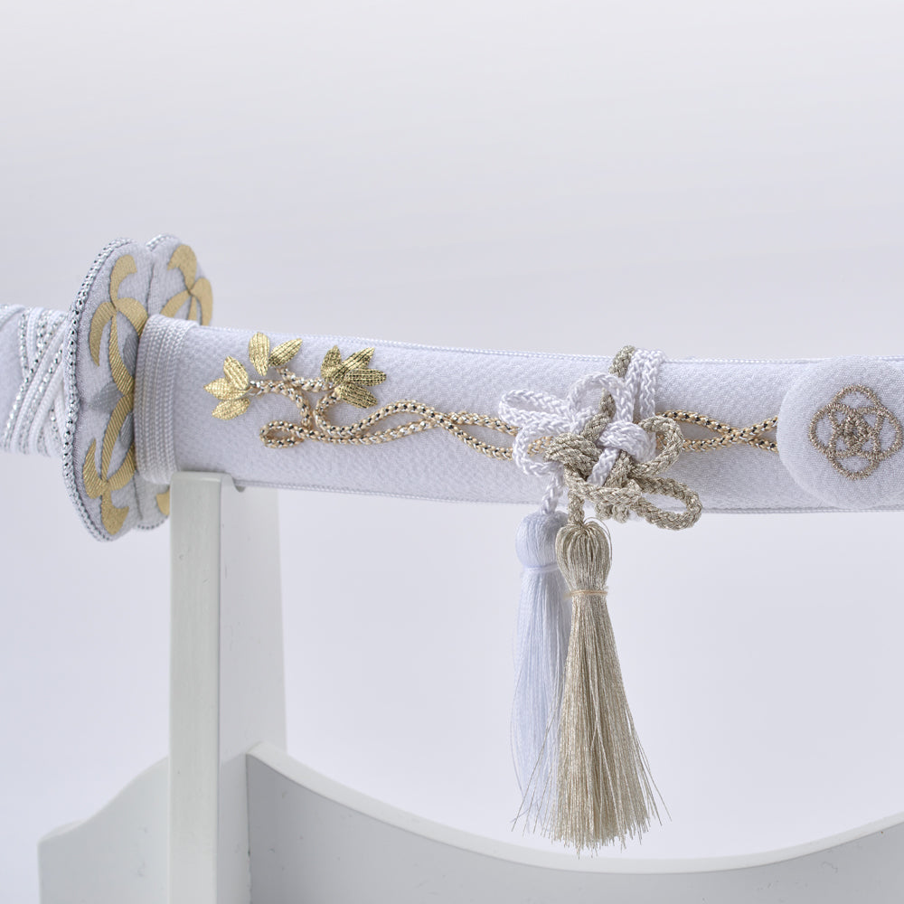 五月人形・兜飾り HAKI(ハキ) 白耀 -shiro- 特注金襴西陣織 cuna select限定 白粋