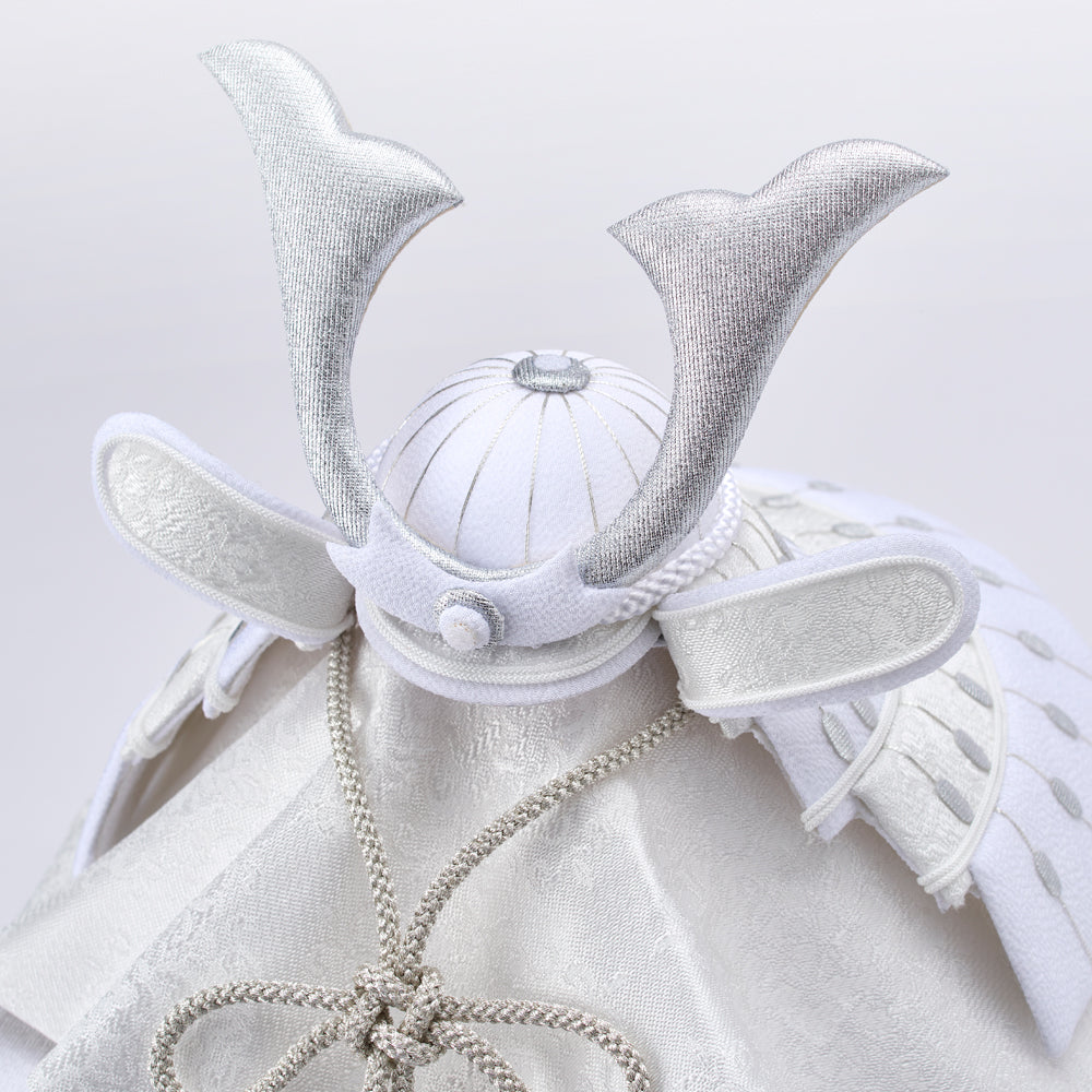 五月人形・兜飾り HAKI(ハキ) 白耀 -shiro- 特注金襴西陣織 cuna select限定 白粋