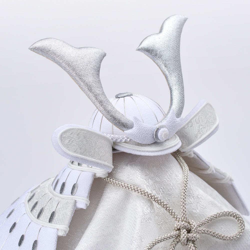 五月人形・兜飾り HAKI(ハキ) 白耀 -shiro- 特注金襴西陣織 cuna select限定 白粋