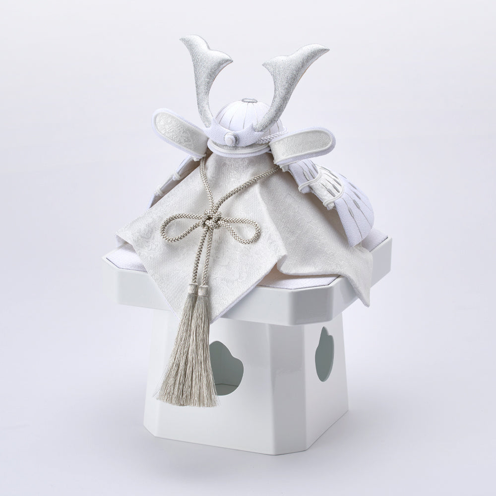 五月人形・兜飾り HAKI(ハキ) 白耀 -shiro- 特注金襴西陣織 cuna select限定 白粋