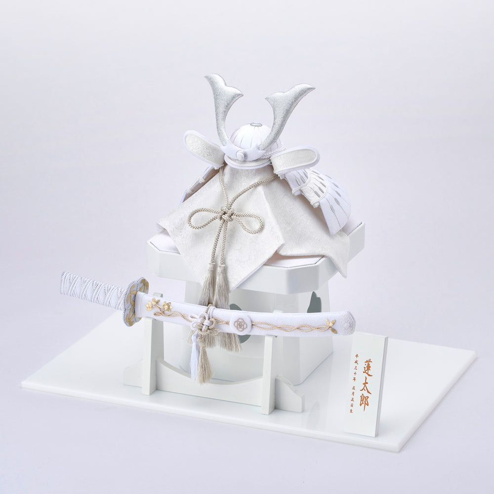 五月人形・兜飾り HAKI(ハキ) 白耀 -shiro- 特注金襴西陣織 cuna select限定 白粋