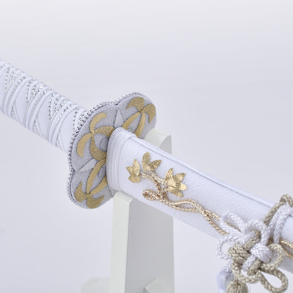 五月人形・兜飾り HAKI(ハキ) 白耀 -shiro- 特注金襴西陣織 cuna select限定 白粋