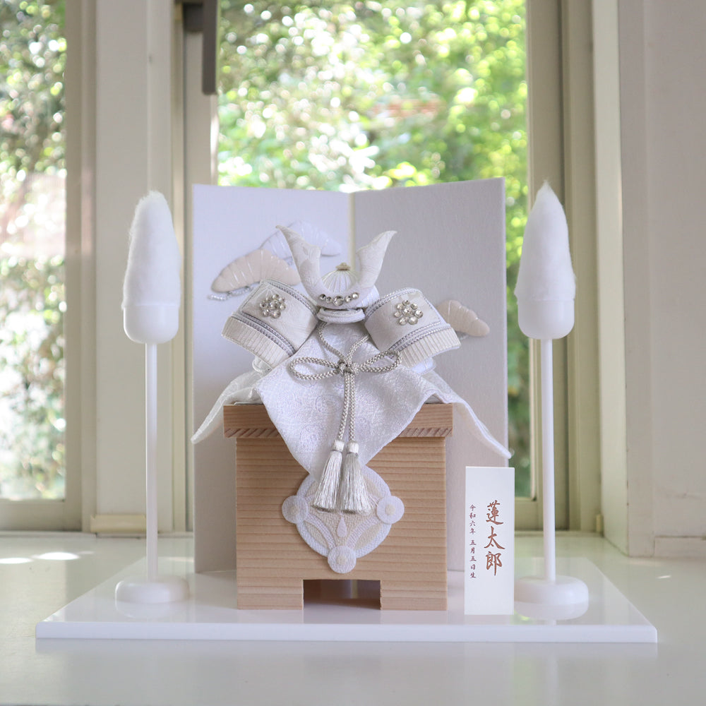 五月人形・兜飾り HAKI(ハキ) 燿 -hikaru- コンパクト兜 白粋