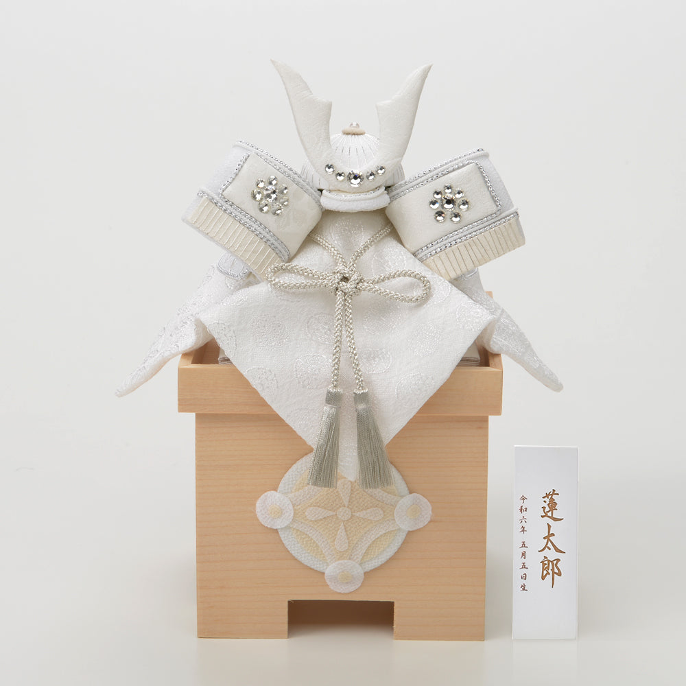 五月人形・兜飾り HAKI(ハキ) 燿 -hikaru- コンパクト兜 白粋