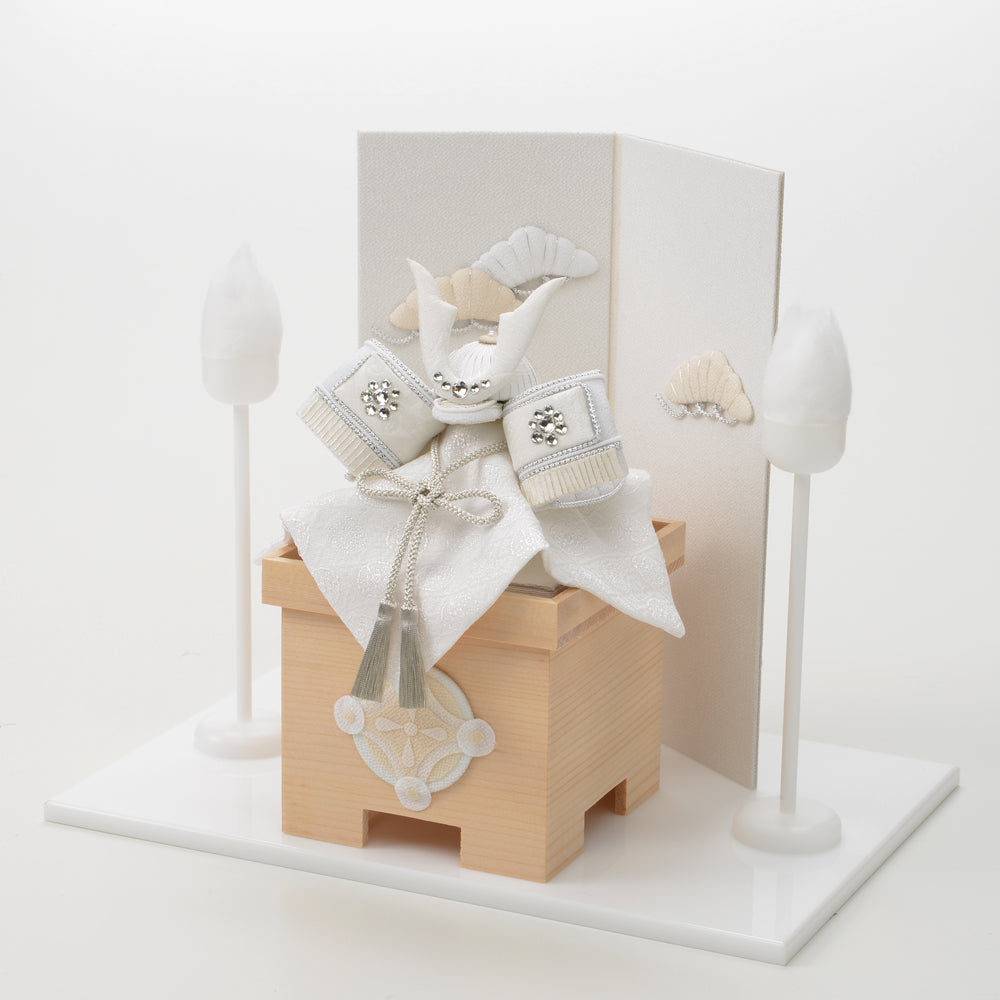 五月人形・兜飾り HAKI(ハキ) 燿 -hikaru- コンパクト兜 白粋