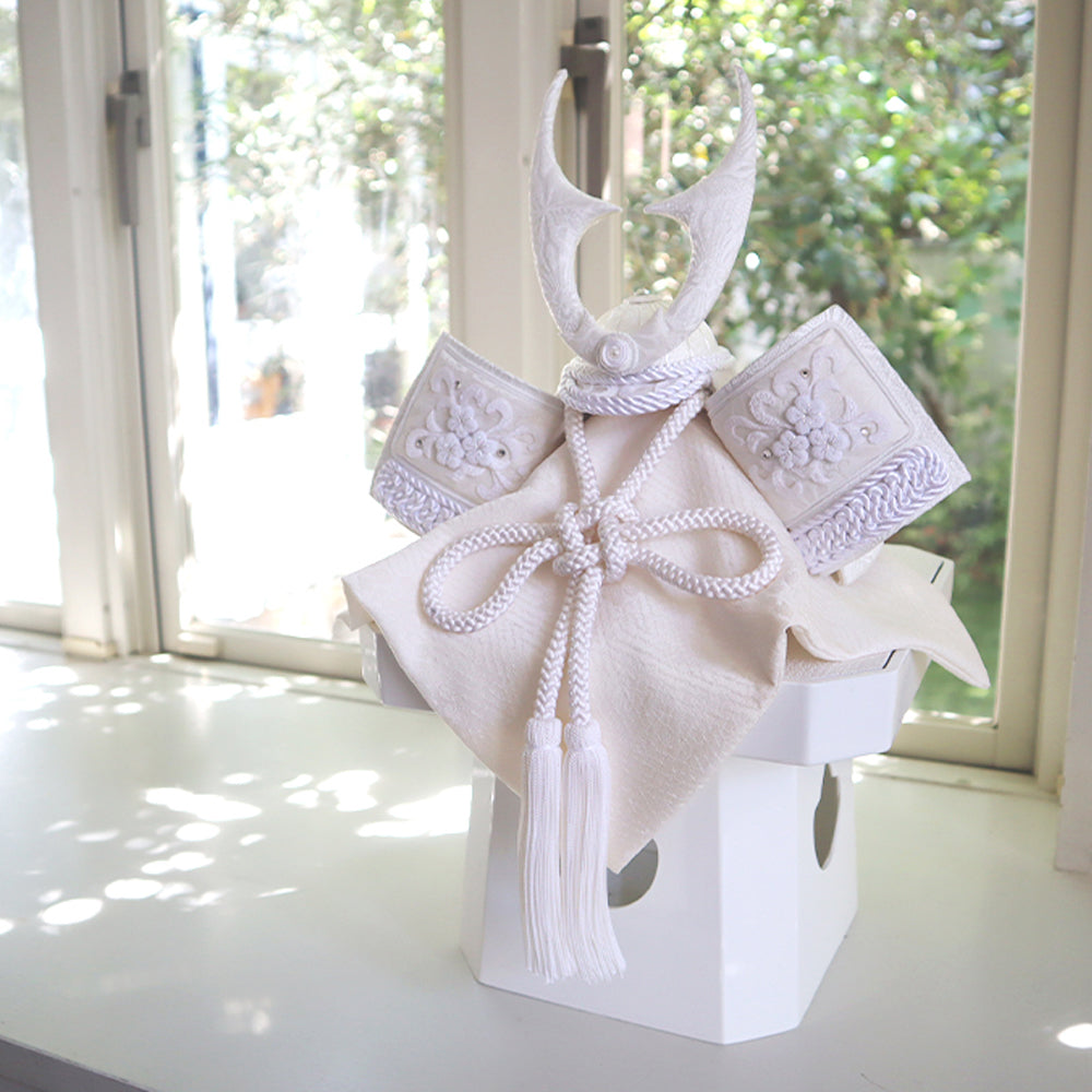 五月人形・兜飾り HAKI(ハキ) プレミアム西陣織シリーズ 白粋