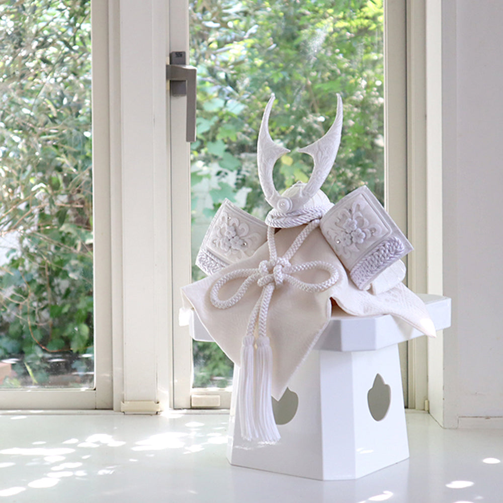 五月人形・兜飾り HAKI(ハキ) プレミアム西陣織シリーズ 白粋