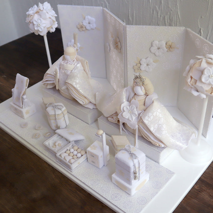 雛人形 HAKI(ハキ) 麗華(れいか)プレミアム 金襴西陣織 雛揃 白粋